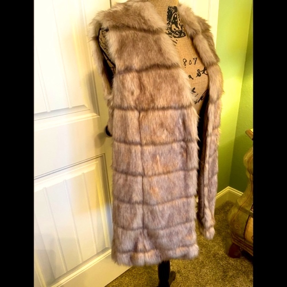 ✔️ Tahari Brown Faux Fur sleeveless Jacket  Vest size XS So Warm!